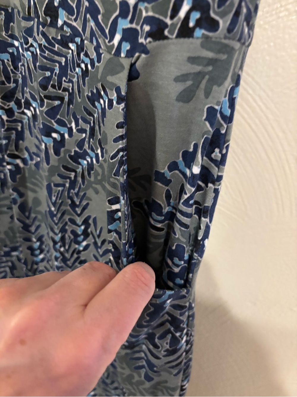Nic + Zoe Medium Blue Gray Fern Print Short Sleeve Stretch Midi Dress - Picture 8 of 9